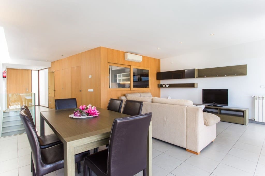 3 quarto Penthouse para arrendar em Cala Mandia com piscina garagem - 2 750 € (Ref: 9007340)