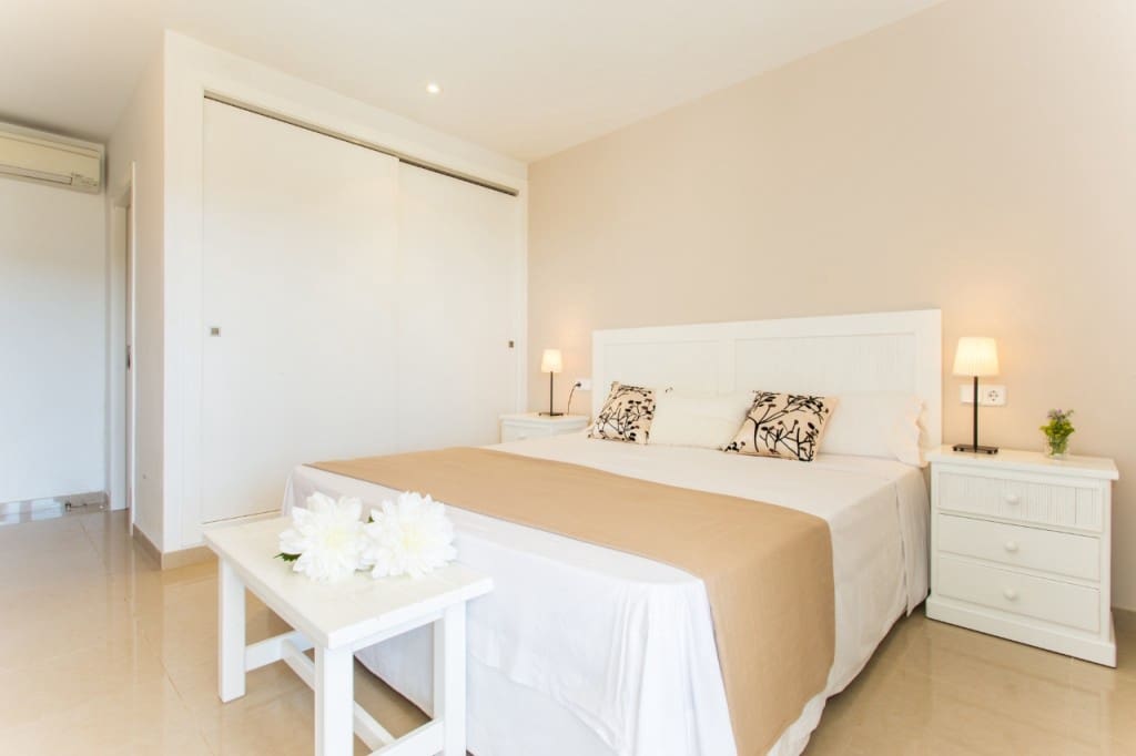3 quarto Penthouse para arrendar em Cala Mandia com piscina garagem - 2 750 € (Ref: 9007340)