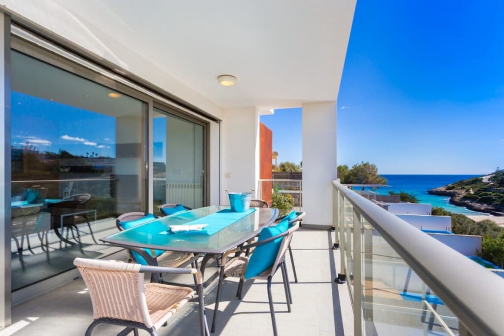 3 quarto Penthouse para arrendar em Cala Mandia com piscina garagem - 2 750 € (Ref: 9007340)