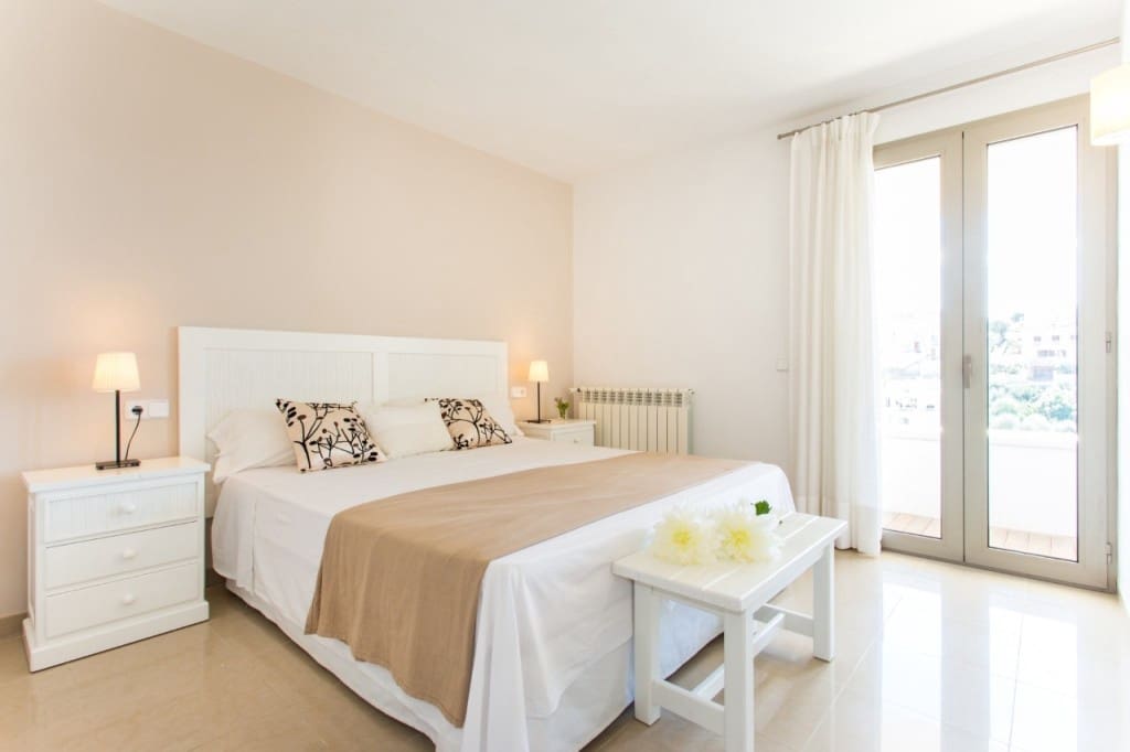3 quarto Penthouse para arrendar em Cala Mandia com piscina garagem - 2 750 € (Ref: 9007340)