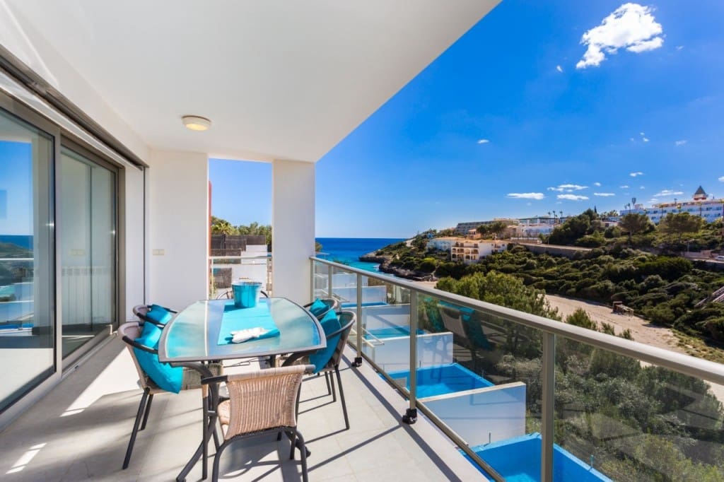 3 quarto Penthouse para arrendar em Cala Mandia com piscina garagem - 2 750 € (Ref: 9007340)
