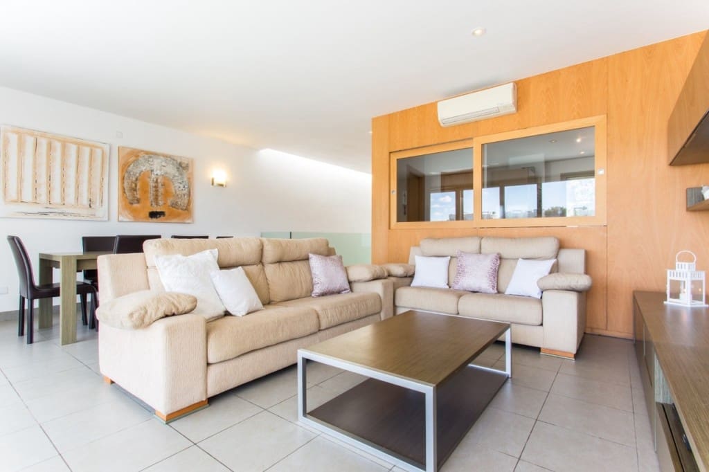 3 quarto Penthouse para arrendar em Cala Mandia com piscina garagem - 2 750 € (Ref: 9007340)