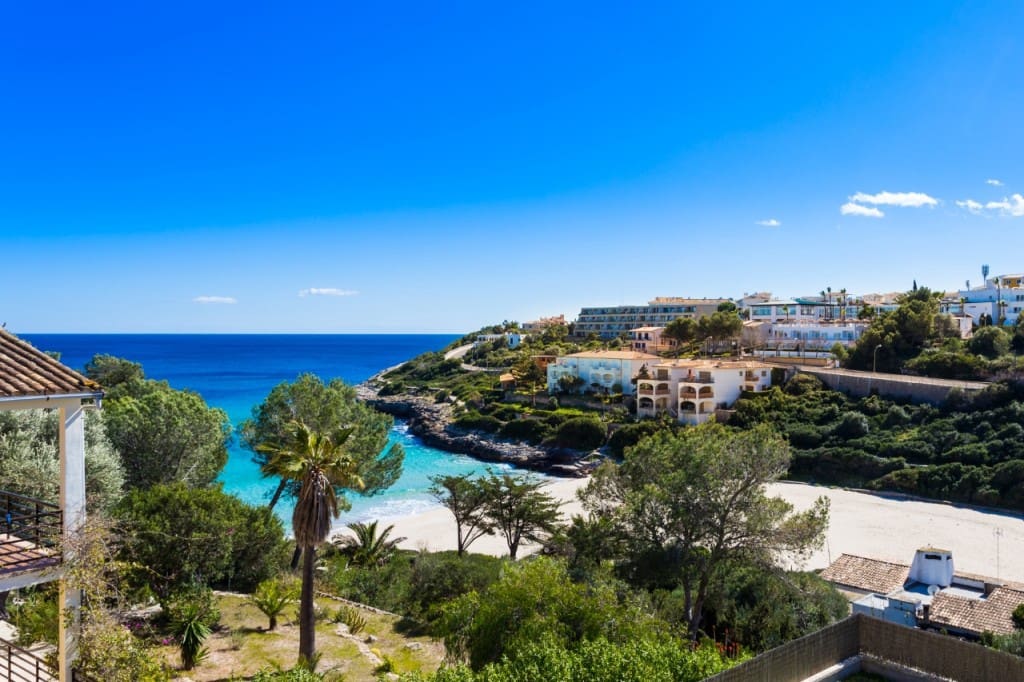 3 quarto Penthouse para arrendar em Cala Mandia com piscina garagem - 2 750 € (Ref: 9007340)