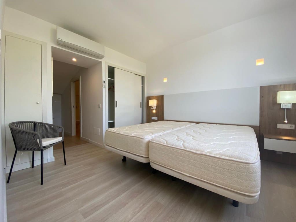 1 soveværelse Lejlighed til leje i Cala Millor med swimmingpool - € 1.500 (Ref: 9129512)