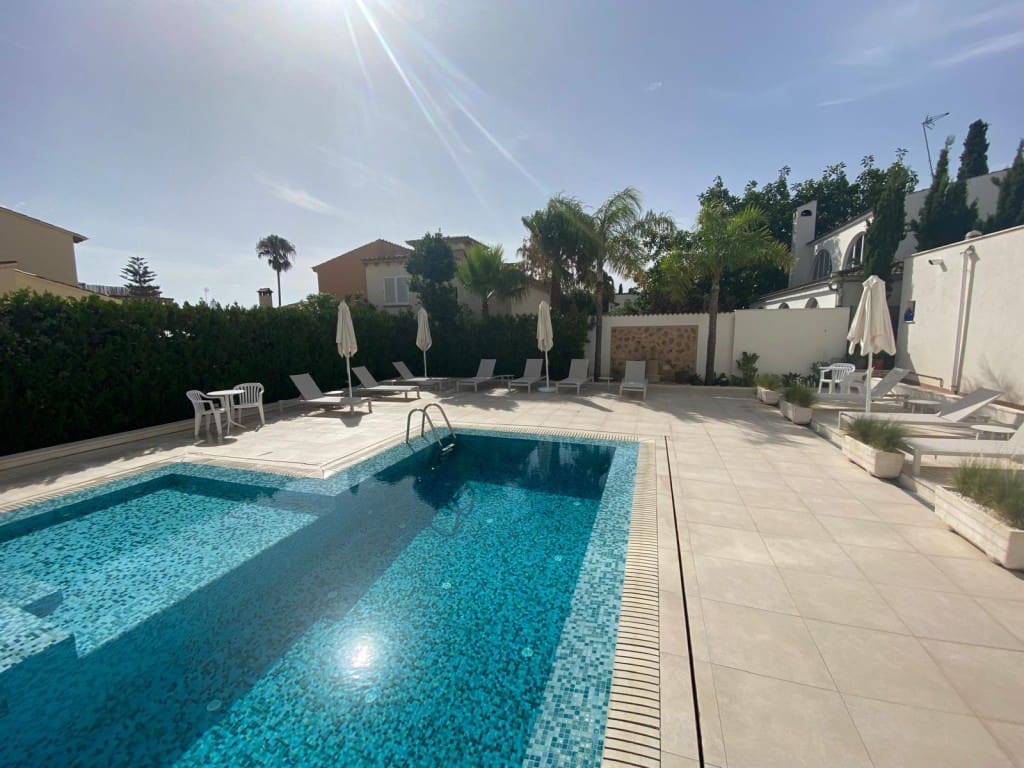 1 soveværelse Lejlighed til leje i Cala Millor med swimmingpool - € 1.500 (Ref: 9129512)