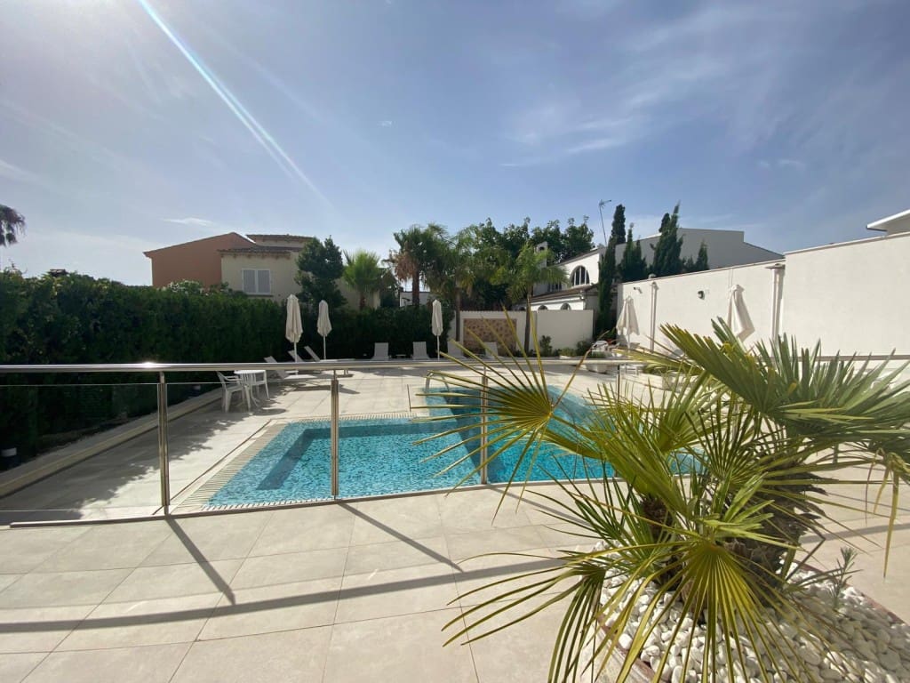 1 sypialnia Penthouse do wynajęcia w Cala Millor z basenem - 1 500 € (Ref: 9129512)