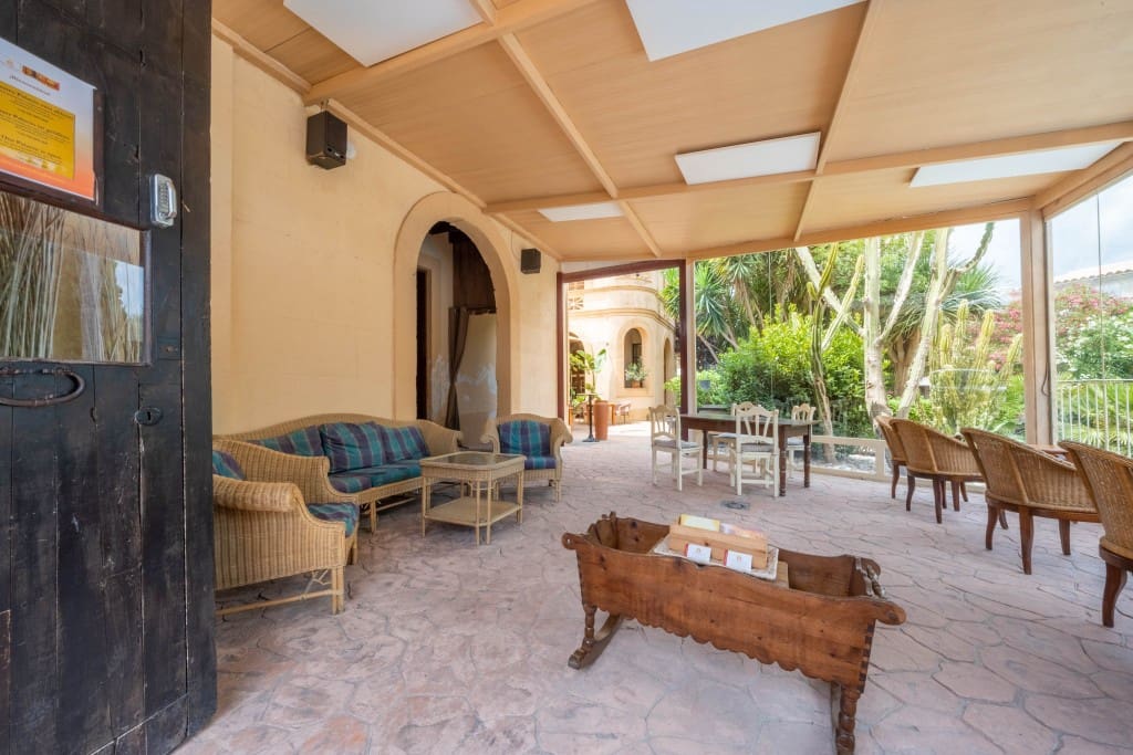 8 soverom Kommersiell til salgs i Arta med svømmebasseng - € 3 400 000 (Ref: 9142761)