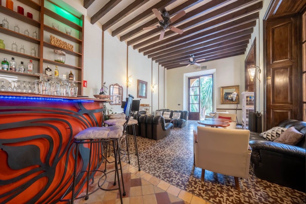 8 soverom Kommersiell til salgs i Arta med svømmebasseng - € 3 400 000 (Ref: 9142761)