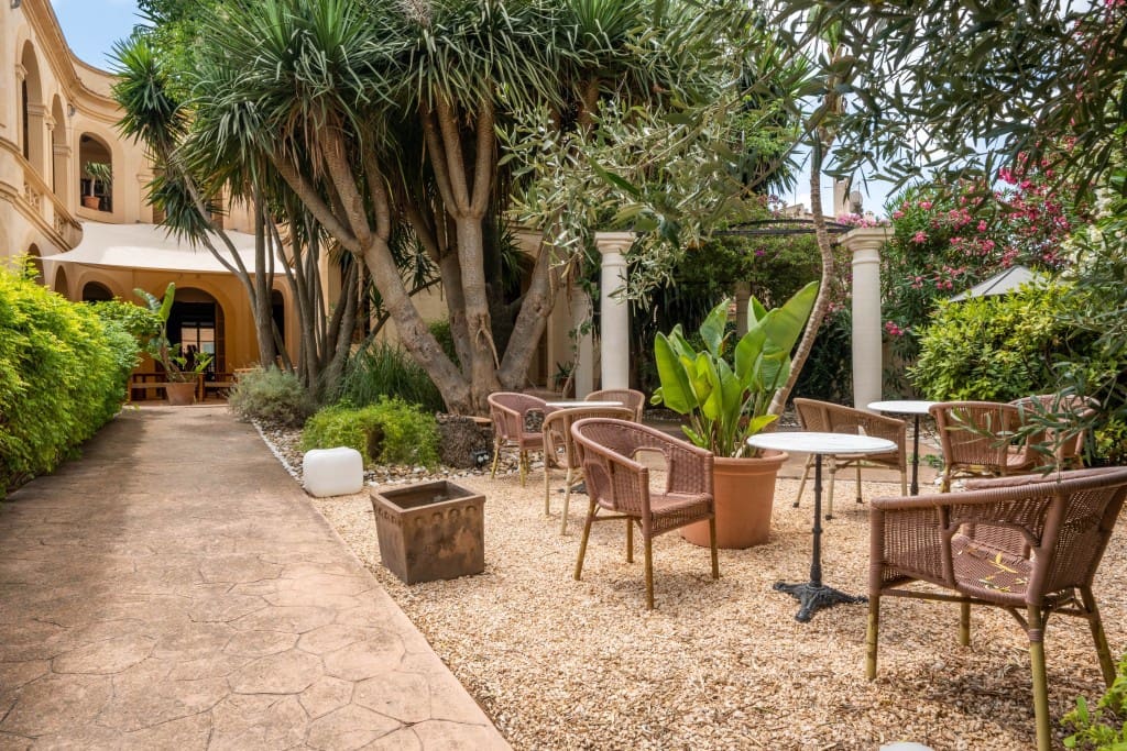 8 soverom Kommersiell til salgs i Arta med svømmebasseng - € 3 400 000 (Ref: 9142761)