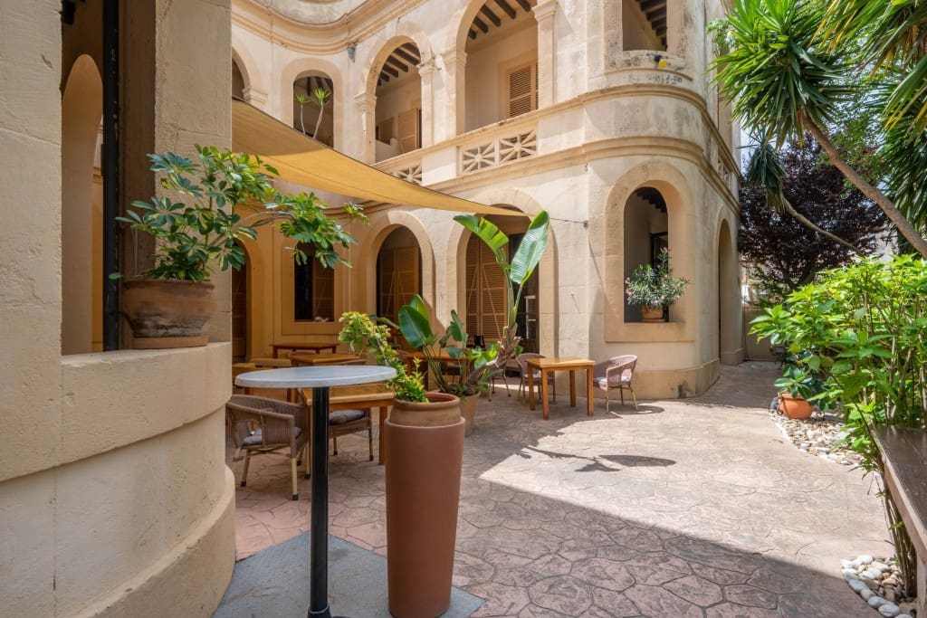 8 soverom Kommersiell til salgs i Arta med svømmebasseng - € 3 400 000 (Ref: 9142761)