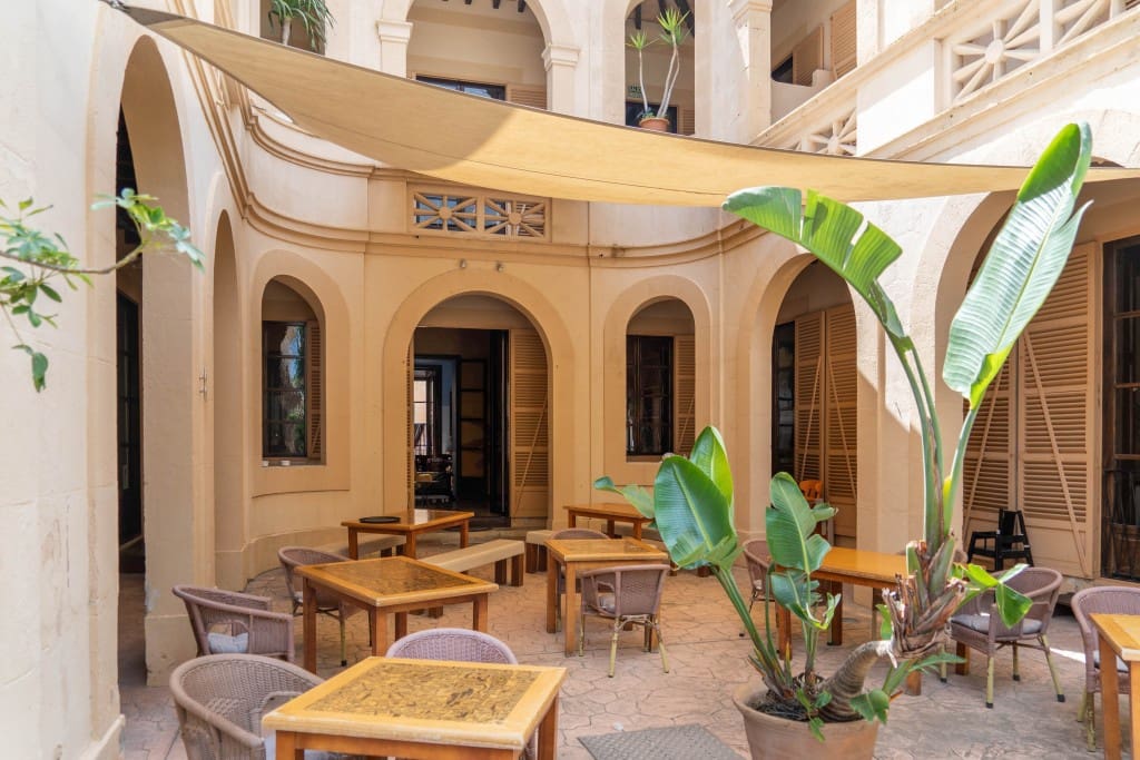 8 soverom Kommersiell til salgs i Arta med svømmebasseng - € 3 400 000 (Ref: 9142761)