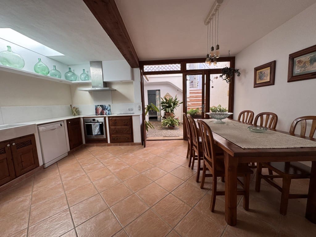 3 bedroom Townhouse for rent in Arta - € 1,800 (Ref: 9291247)