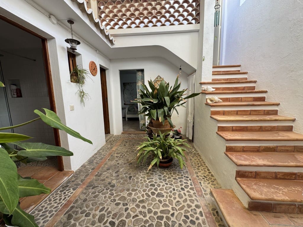 3 bedroom Townhouse for rent in Arta - € 1,800 (Ref: 9291247)