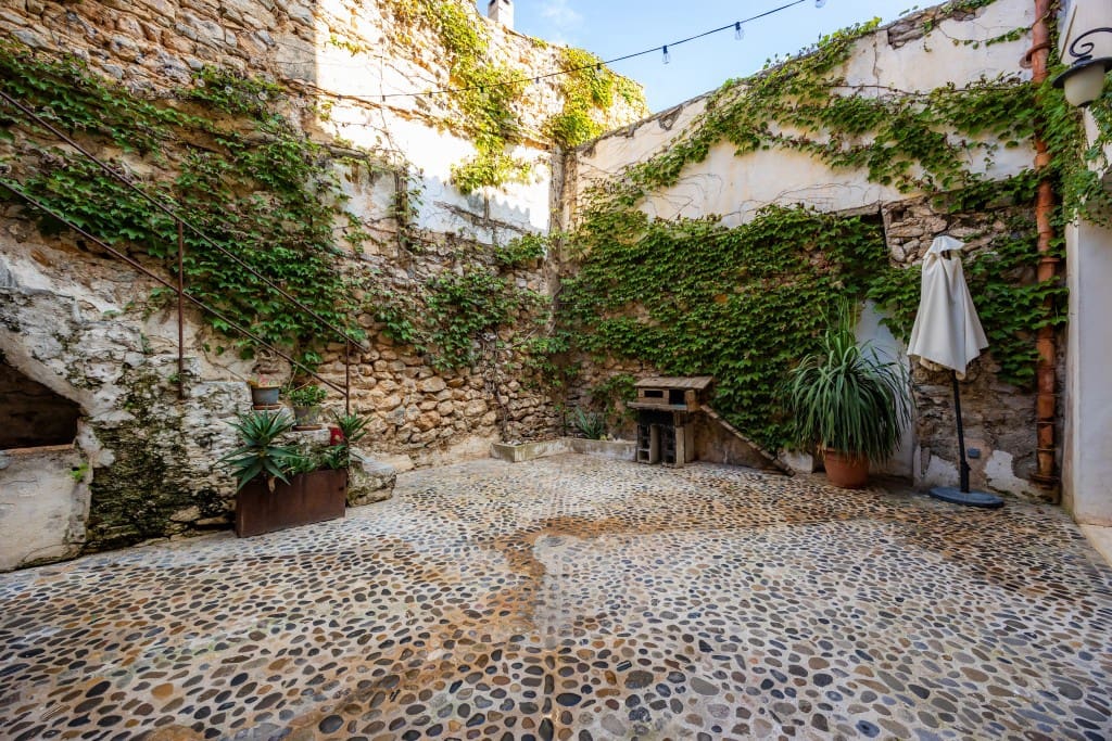 3 bedroom Villa for sale in Arta - € 860,000 (Ref: 9322561)