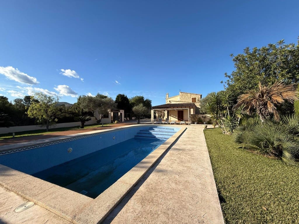 4 bedroom Finca/Country House for rent in Arta with pool garage - € 3,500 (Ref: 9433207)