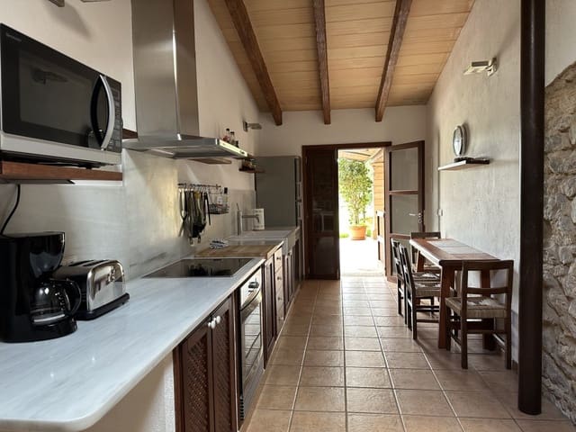 2 soverom Finca/Herregård til leie i Artà med svømmebasseng - € 2 500 (Ref: 9526328)