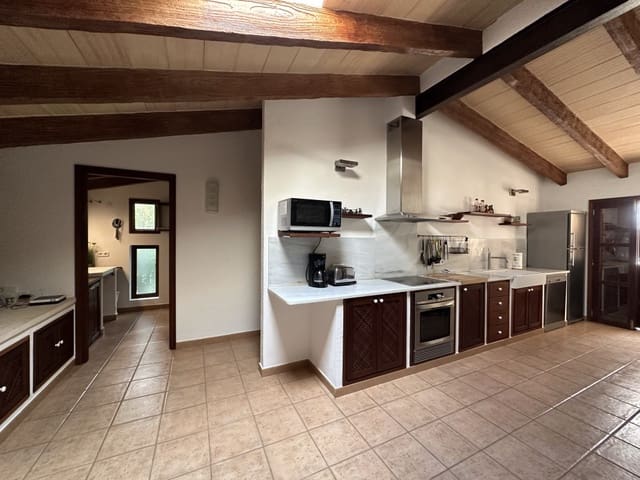 2 soverom Finca/Herregård til leie i Artà med svømmebasseng - € 2 500 (Ref: 9526328)