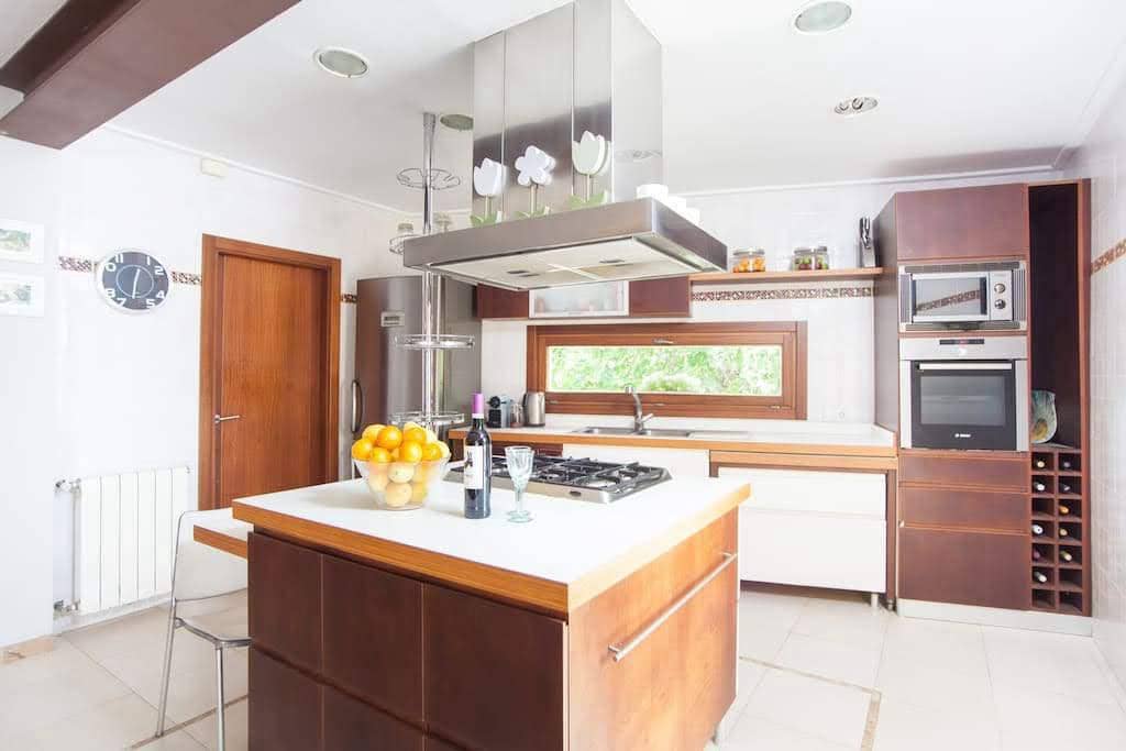 3 bedroom Finca/Country House for rent in Arta with pool garage - € 3,000 (Ref: 9694855)