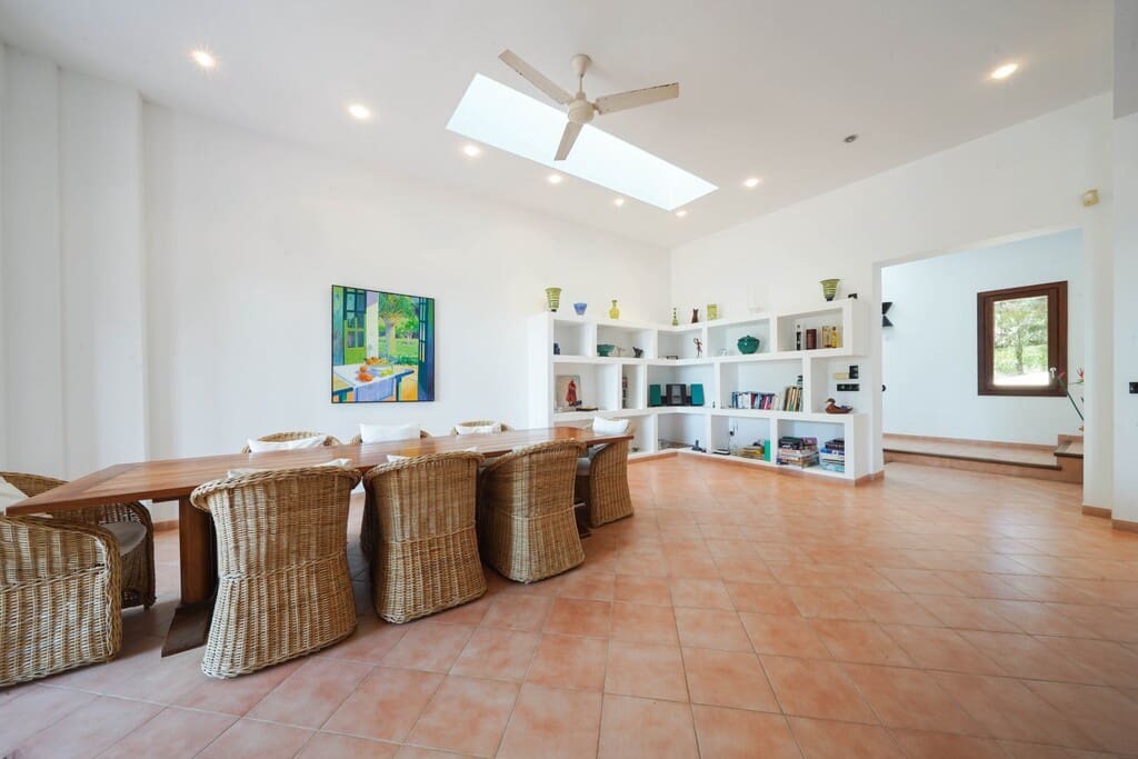 4 bedroom Villa for sale in Costa de los Pinos with pool - € 4,100,000 (Ref: 9735370)