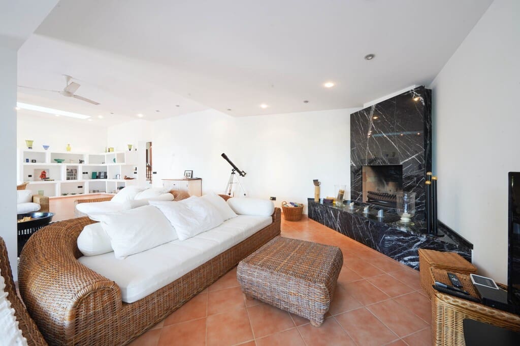 4 bedroom Villa for sale in Costa de los Pinos with pool - € 4,100,000 (Ref: 9735370)