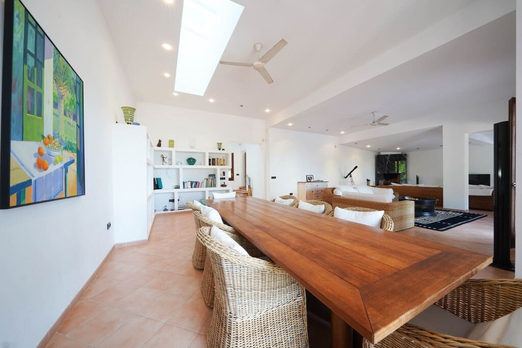 4 bedroom Villa for sale in Costa de los Pinos with pool - € 4,100,000 (Ref: 9735370)