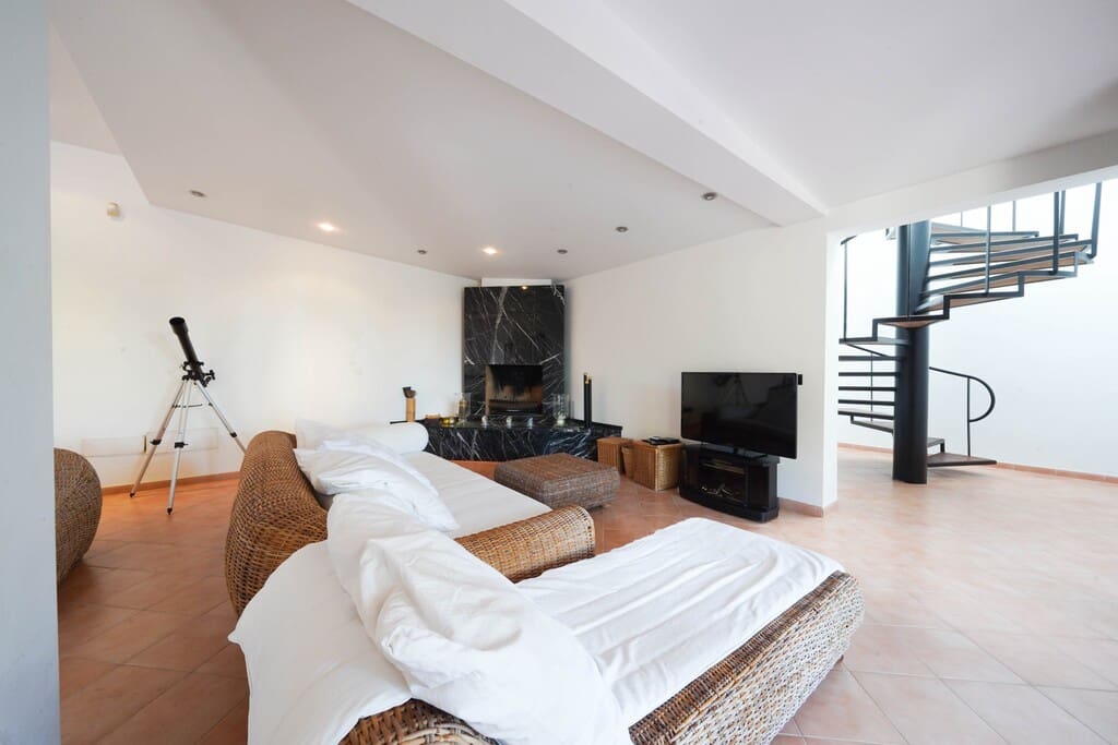 4 bedroom Villa for sale in Costa de los Pinos with pool - € 4,100,000 (Ref: 9735370)