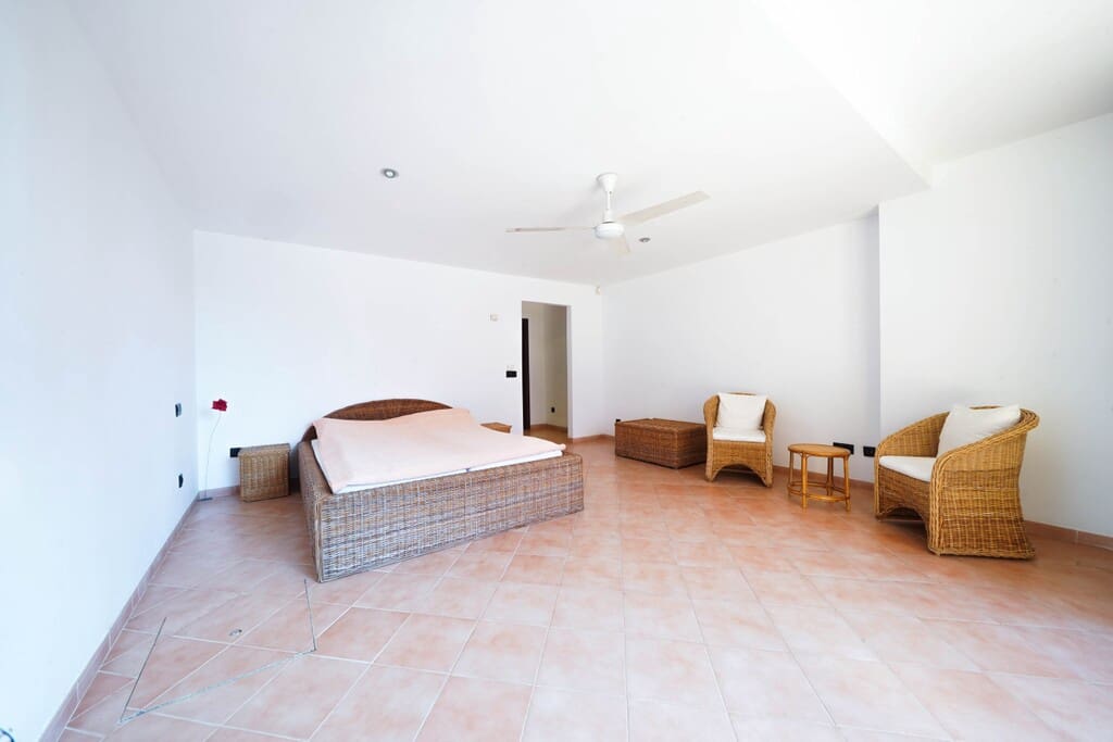 4 bedroom Villa for sale in Costa de los Pinos with pool - € 4,100,000 (Ref: 9735370)