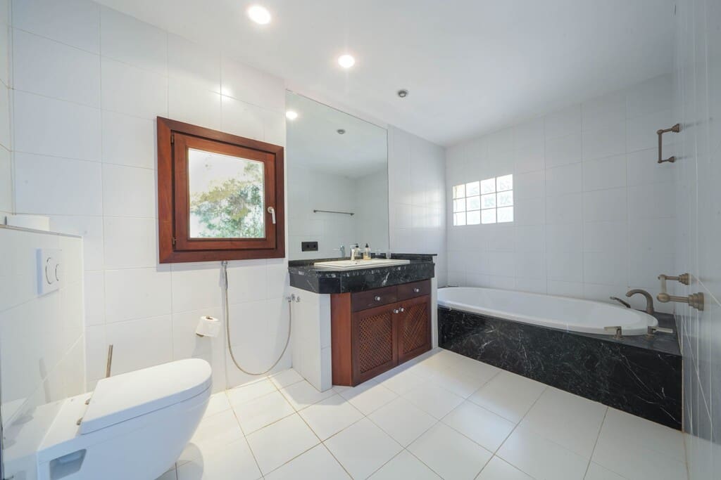 4 bedroom Villa for sale in Costa de los Pinos with pool - € 4,100,000 (Ref: 9735370)