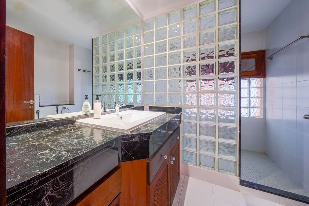 4 bedroom Villa for sale in Costa de los Pinos with pool - € 4,100,000 (Ref: 9735370)