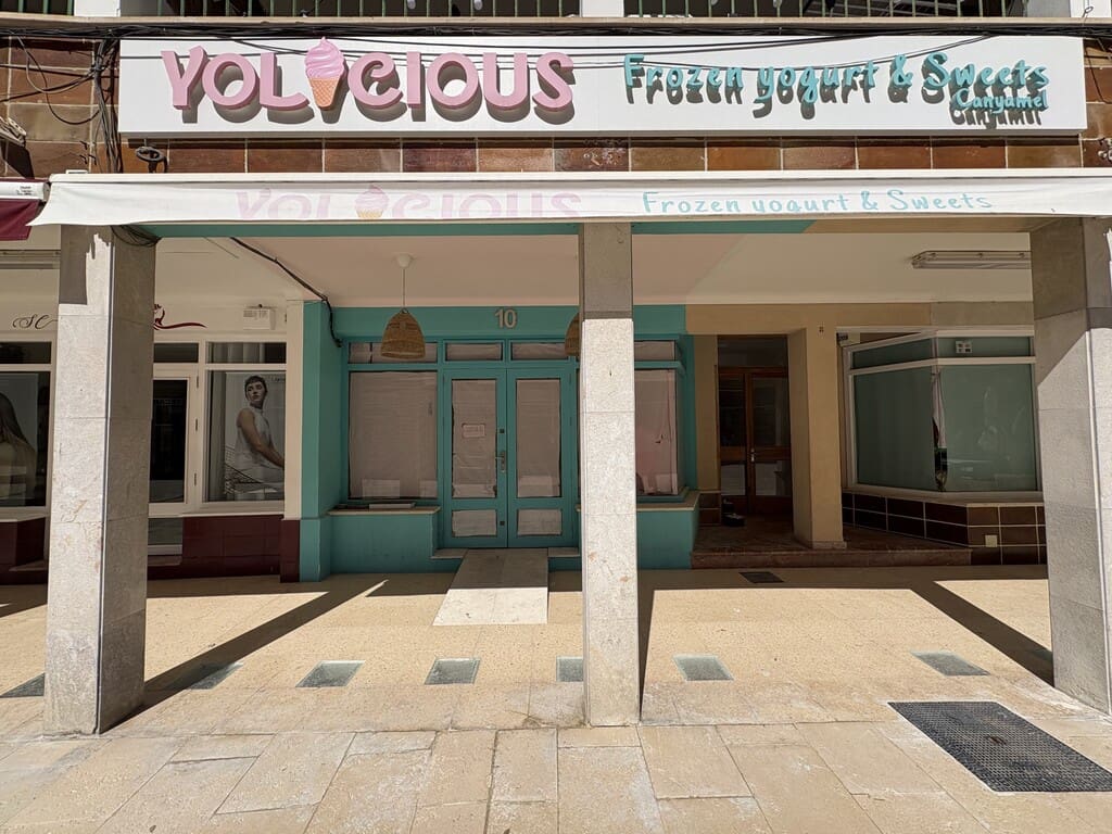 Commercial for sale in Canyamel - € 180,000 (Ref: 9777836)