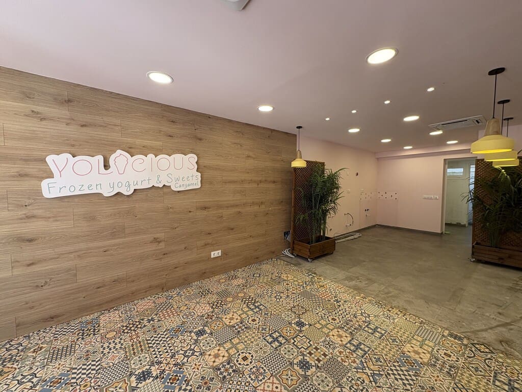 Commercial for sale in Canyamel - € 180,000 (Ref: 9777836)