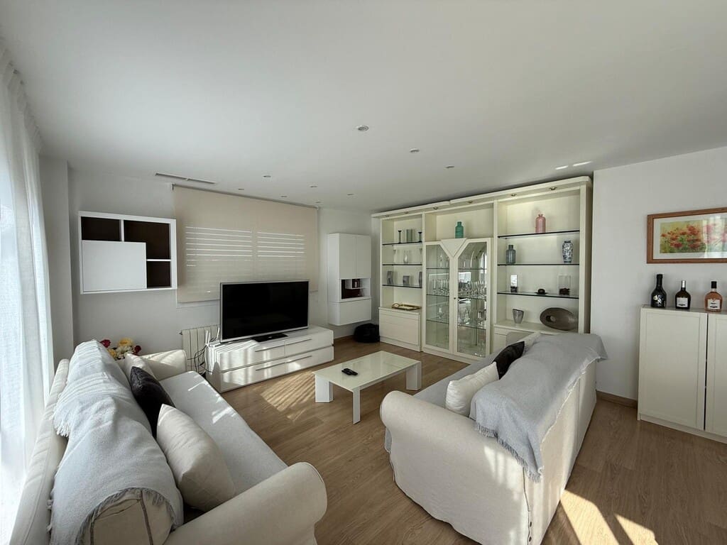 2 quarto Apartamento para arrendar em Cala Millor com piscina - 2 800 € (Ref: 9786771)