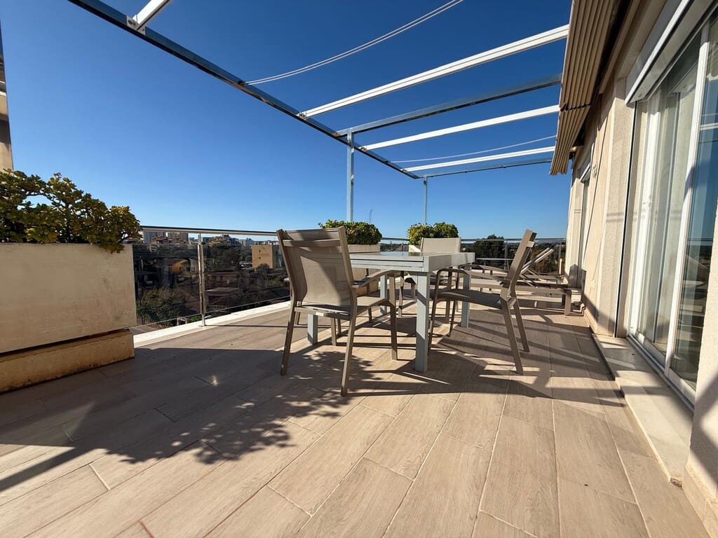 2 quarto Apartamento para arrendar em Cala Millor com piscina - 2 800 € (Ref: 9786771)