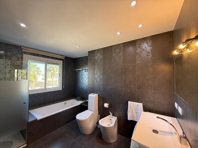 2 quarto Apartamento para arrendar em Cala Millor, Son Servera com piscina - 2 800 € (Ref: 9786771)