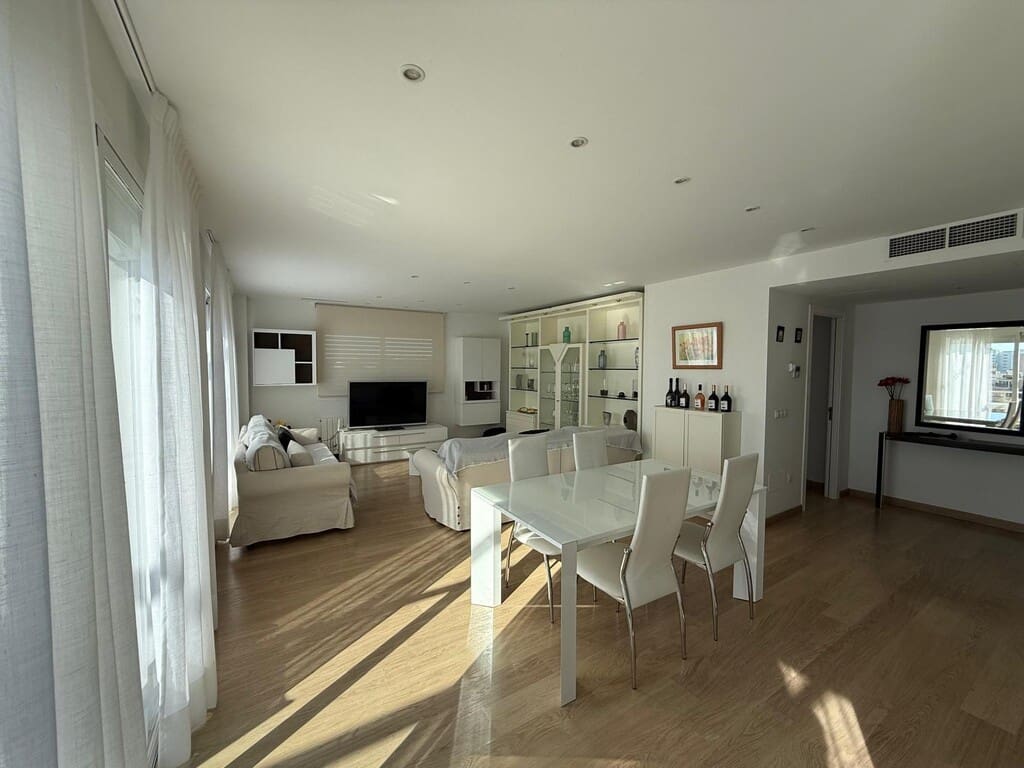 2 quarto Apartamento para arrendar em Cala Millor com piscina - 2 800 € (Ref: 9786771)