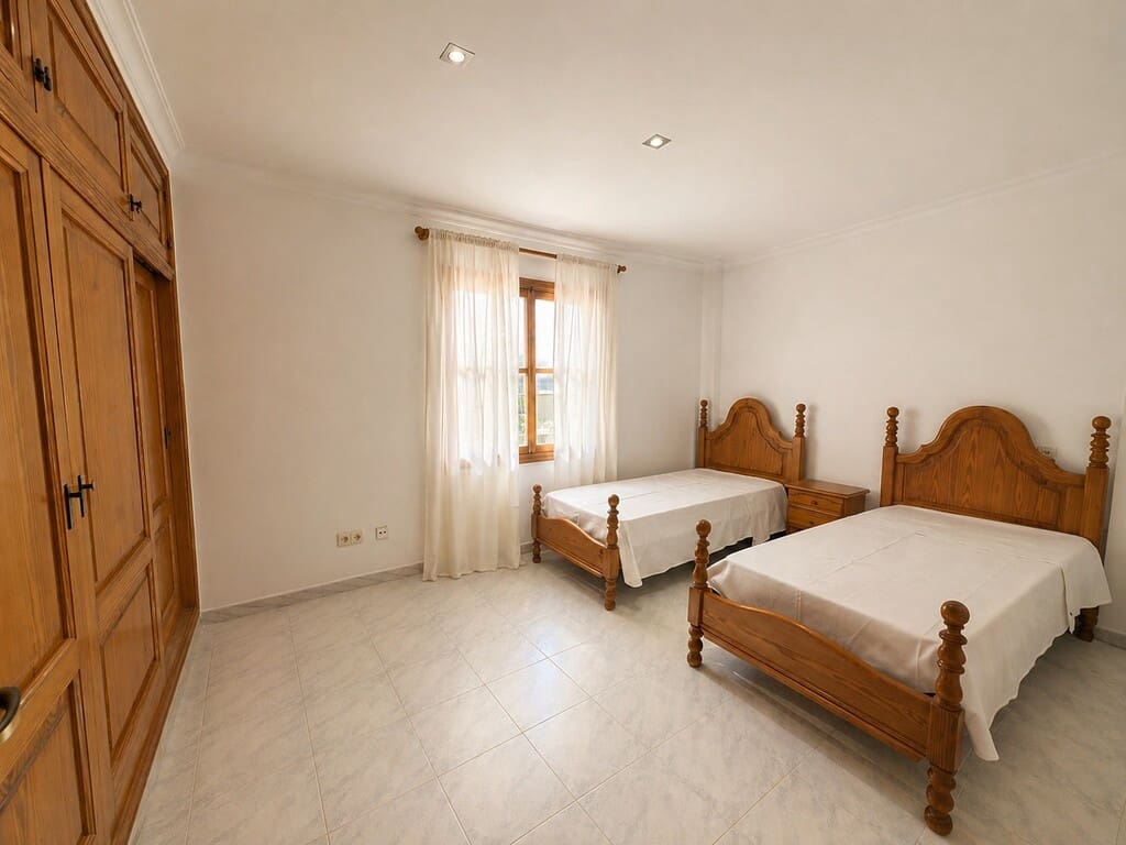 3 bedroom Flat for rent in Cala Ratjada - € 2,000 (Ref: 9805304)