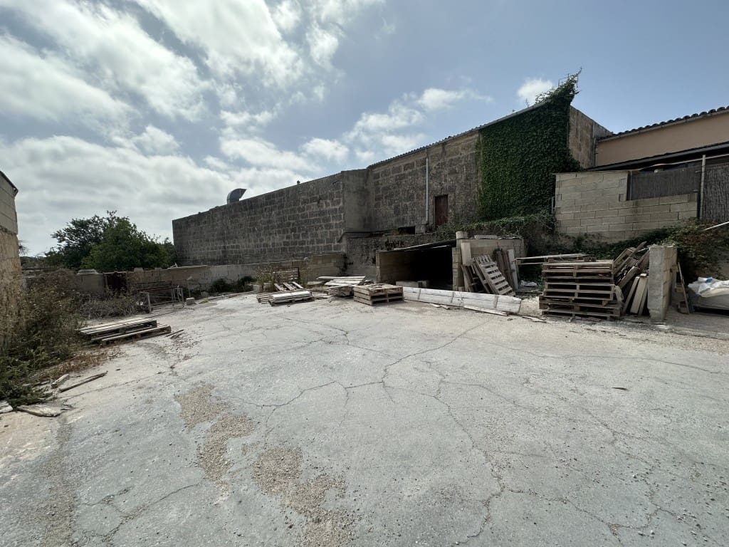 Commercieel te koop in Arta - € 750.000 (Ref: 9966303)