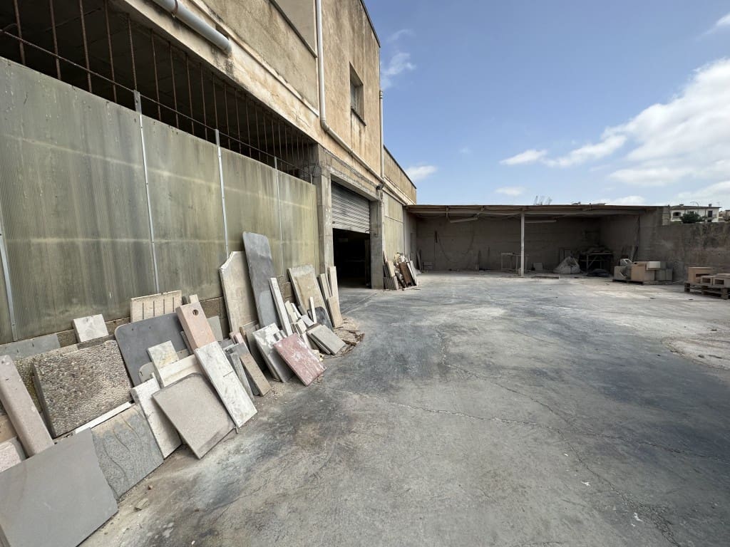 Commercieel te koop in Arta - € 750.000 (Ref: 9966303)
