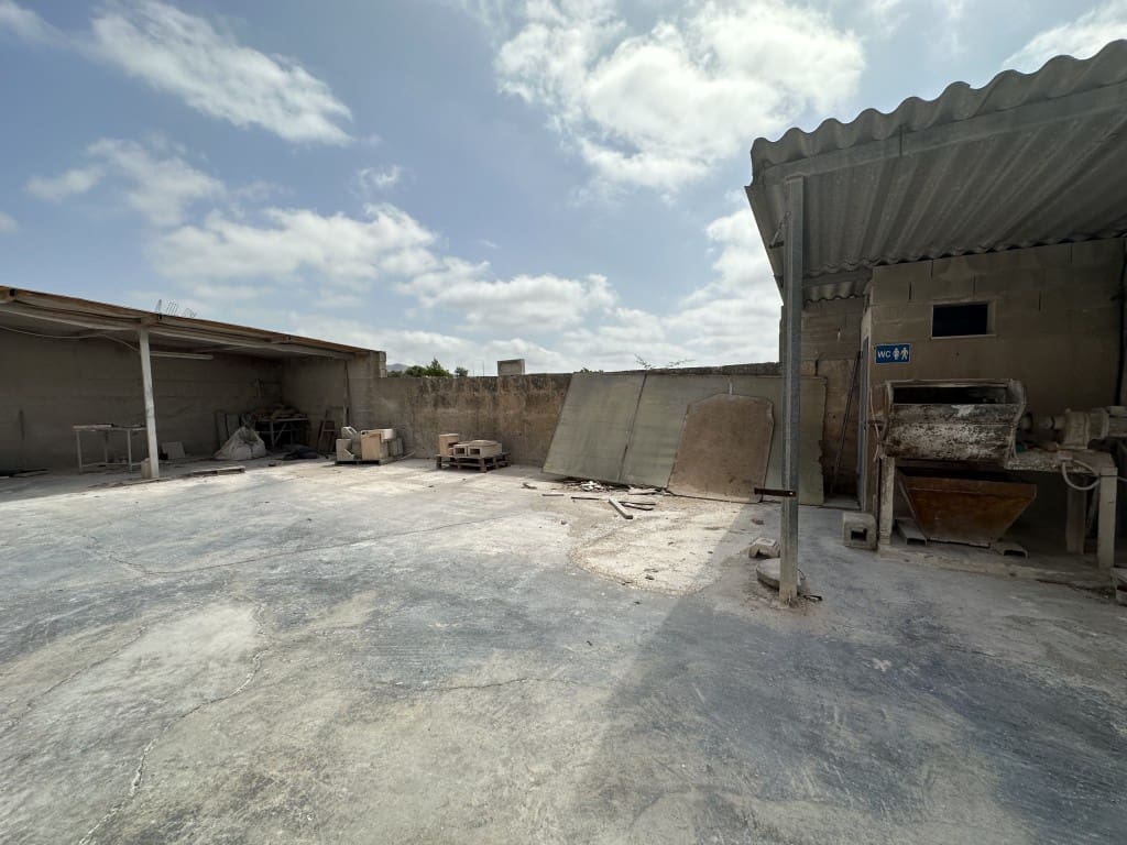 Commercieel te koop in Arta - € 750.000 (Ref: 9966303)