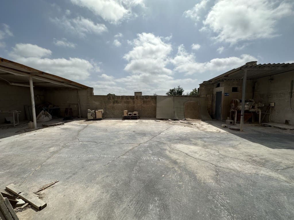 Commercieel te koop in Arta - € 750.000 (Ref: 9966303)