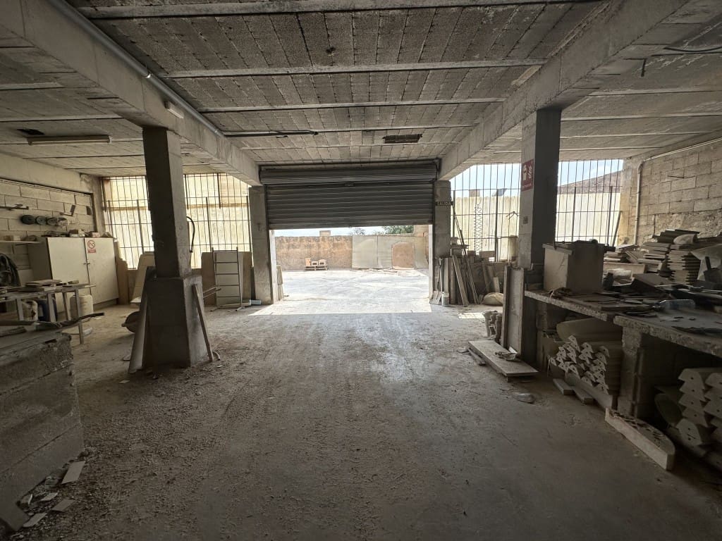 Commercieel te koop in Arta - € 750.000 (Ref: 9966303)