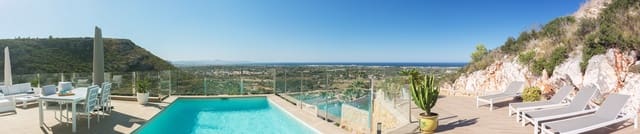 Chalet de 3 habitaciones en Dénia en venta con piscina garaje - 950.000 € (Ref: 9572076)