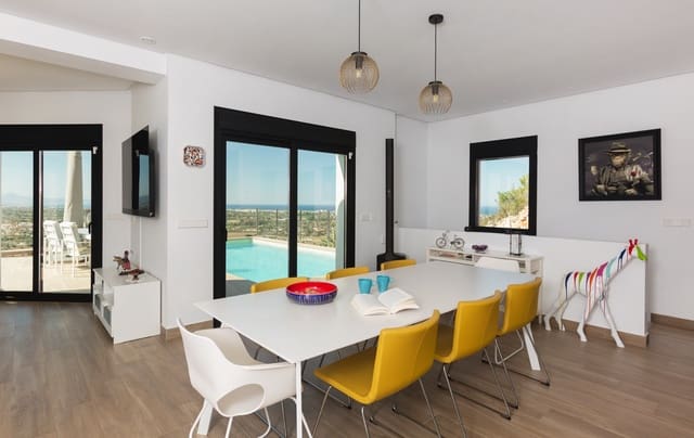 Chalet de 3 habitaciones en Dénia en venta con piscina garaje - 950.000 € (Ref: 9572076)