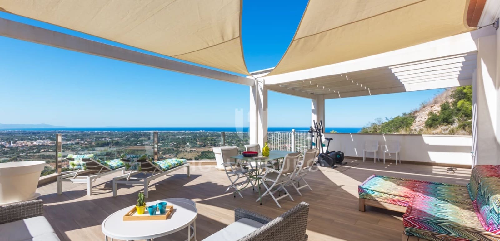 Chalet de 3 habitaciones en Dénia en venta con piscina garaje - 950.000 € (Ref: 9572076)