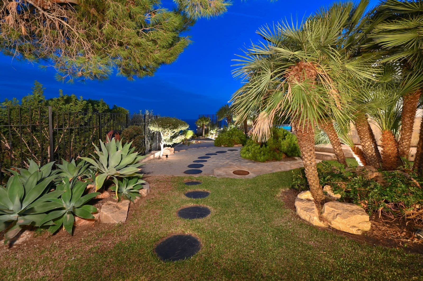 4 bedroom Villa for sale in Javea / Xabia with pool garage - € 5,500,000 (Ref: 9578986)