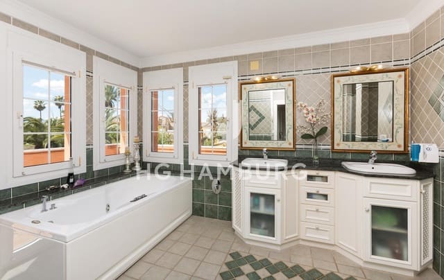 7 makuuhuone Huvila myytävänä paikassa Dénia mukana uima-altaan - 1 990 000 € (Ref: 9584560)