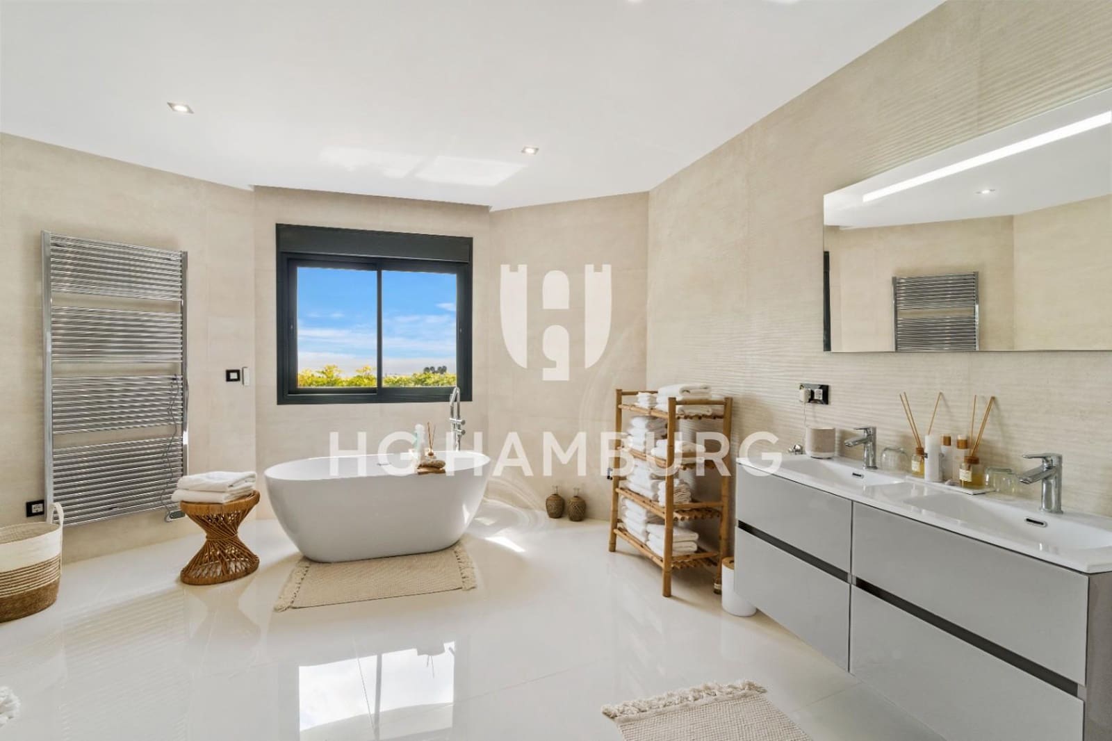 5 bedroom Villa for sale in Benissa with pool garage - € 3,500,000 (Ref: 9588309)