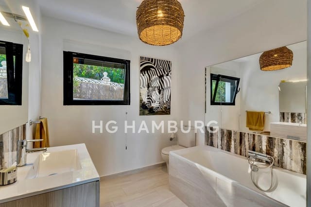 Chalet de 3 habitaciones en Dénia en venta con piscina garaje - 1.590.000 € (Ref: 9592163)