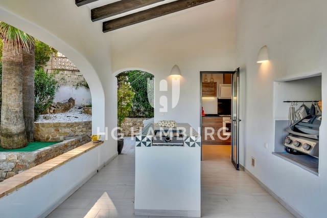Chalet de 3 habitaciones en Dénia en venta con piscina garaje - 1.590.000 € (Ref: 9592163)