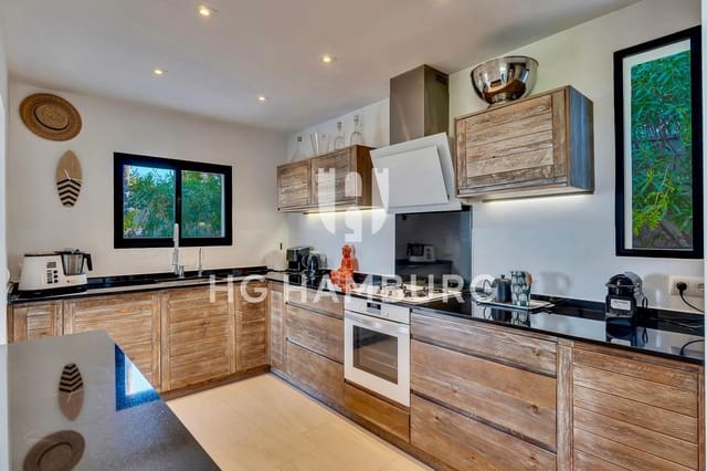 Chalet de 3 habitaciones en Dénia en venta con piscina garaje - 1.590.000 € (Ref: 9592163)